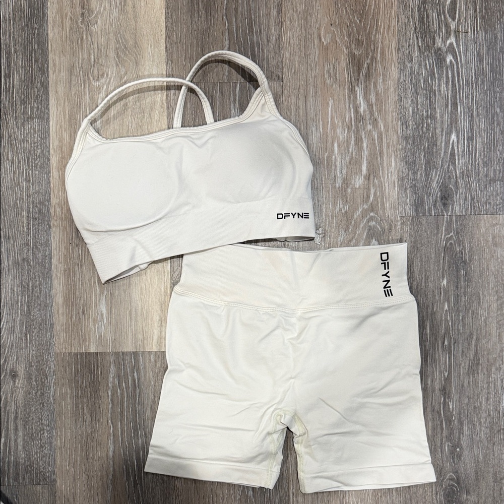 DFYNE White Sports Bra and Shorts Set